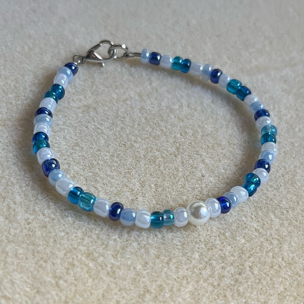 *2 for 20* Blue Ombré Pearl Center Beaded Bracelet - 7.5”